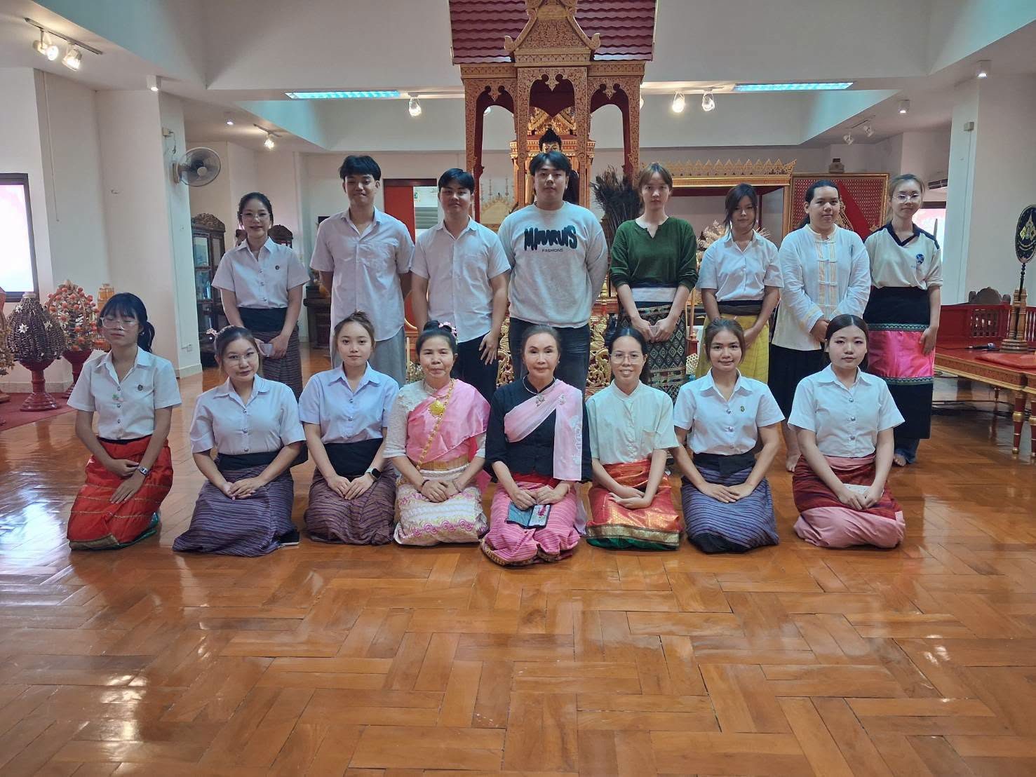 ภาพ: สำนักศิลปะฯ จัดโครงการ '1 นักศึกษา 1 ศิลปะ' หลักสูตร 'ฟ้อนเล็บสัญญากาสะลอง'