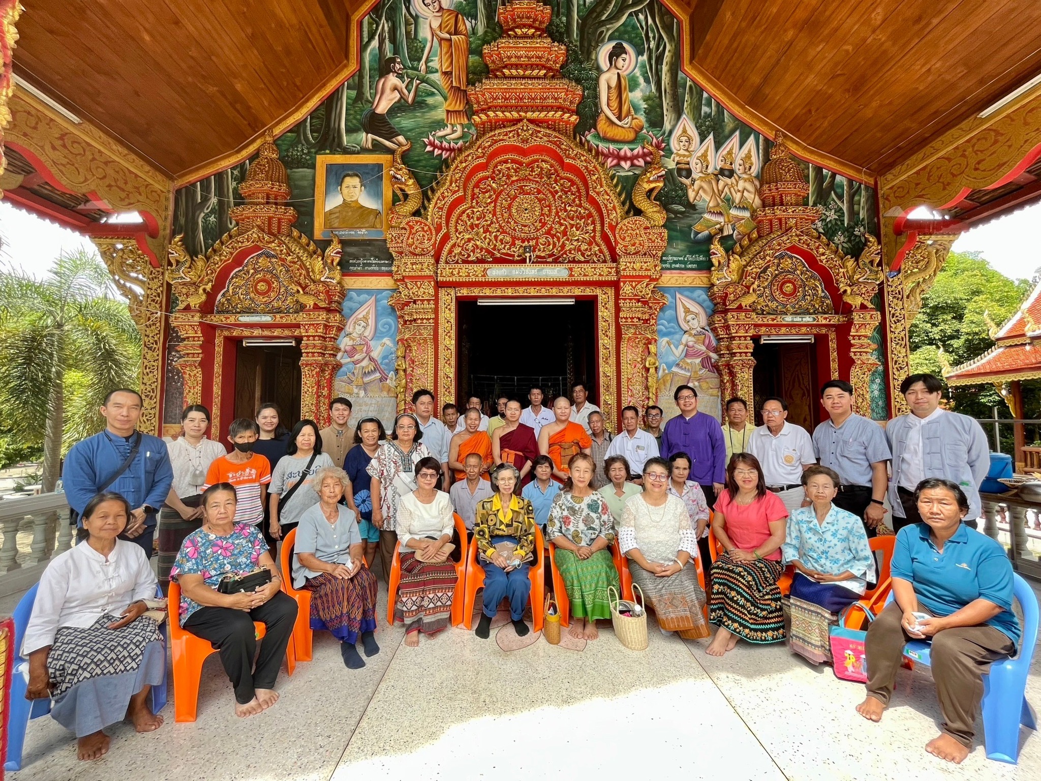 ภาพประกอบ: กิจกรรมนำเสนอข้อมูลจากการสำรวจ ทำทะเบียน และถ่ายภาพคัมภีร์ใบลาน พับสา จารึก และศิลปวัตถุของวัดท้าวบุญเรือง
