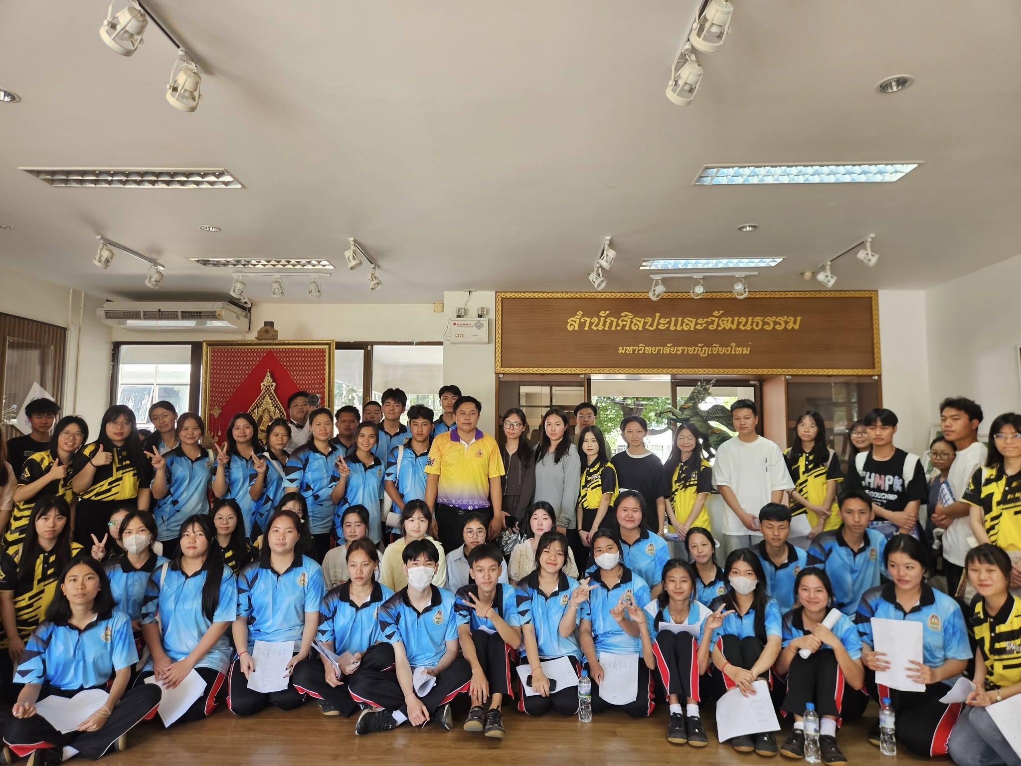 ภาพประกอบ: ต้อนรับคณะนักศึกษาโครงการแลกเปลี่ยนเรียนรู้ศิลปวัฒนธรรมและประวัติศาสตร์ไทย ผ่านการบูรณาการร่วมกับสถานศึกษาในจังหวัดเชียงใหม่ ครูและนักเรียนจากโรงเรียนอรุโณทัยวิทยาคม