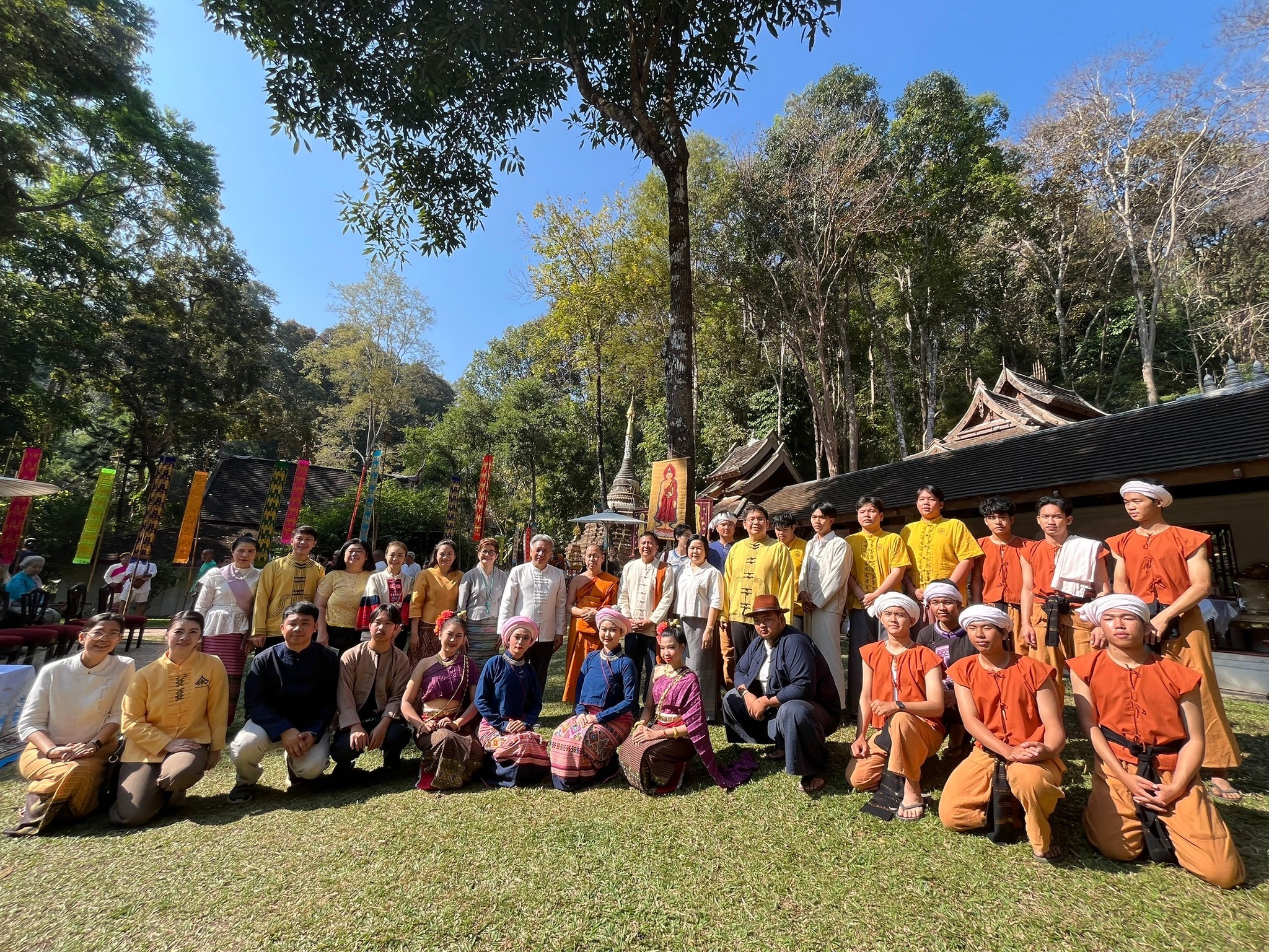 ภาพประกอบ: มหาวิทยาลัยราชภัฏเชียงใหม่ ร่วมพิธี “ทานธรรมคัมภีร์ใบลาน เป็งเดือนห้า ตวยฮอยครูบา ไหว้สาพระธาตุแสนสุข" เนื่องในงานประเพณีเพ็ญมาฆบูชาเดือนห้า ตามรอยครูบา บูชาพระธาตุแสนสุข ประจำปี พ.ศ. 2568 ณ วัดผาลาด (สกทาคามี)