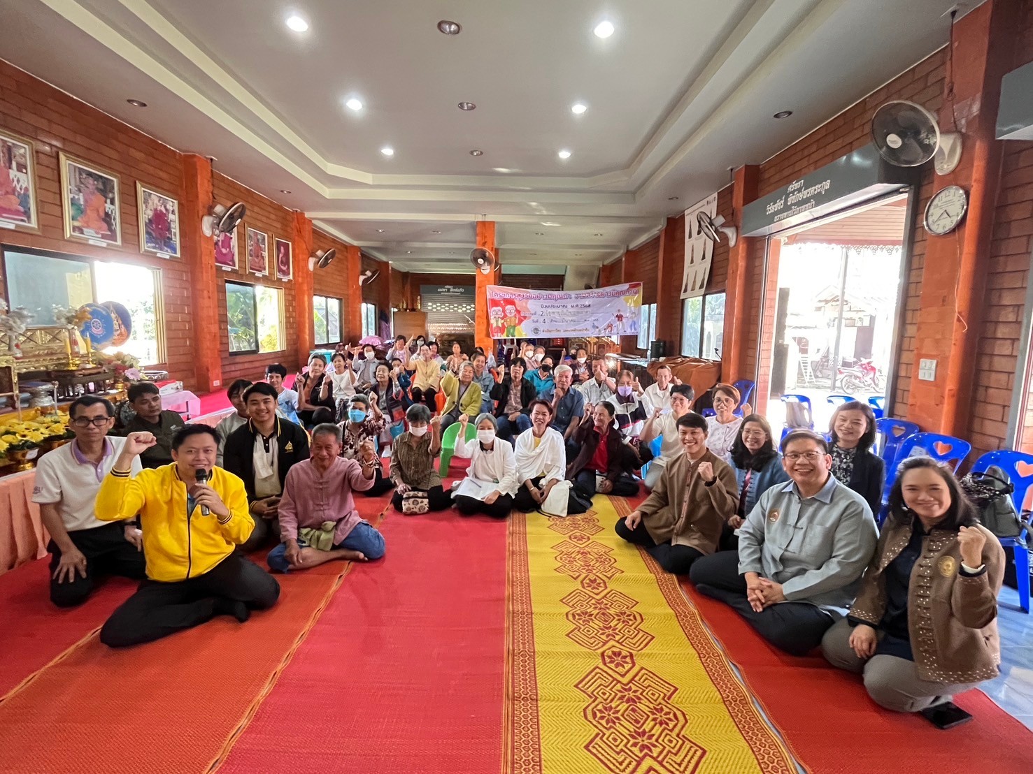 ภาพประกอบ: โครงการ “สูงวัยอย่างมีคุณค่า งามสง่าอย่างมีคุณภาพ” กิจกรรม ผู้สูงอายุกับกิจกรรมอาสา (ฟื้นวัฒนธรรมพับสา ใบลาน อักษรธรรมล้านนา) ณ วัดป่าตุ้มดอน