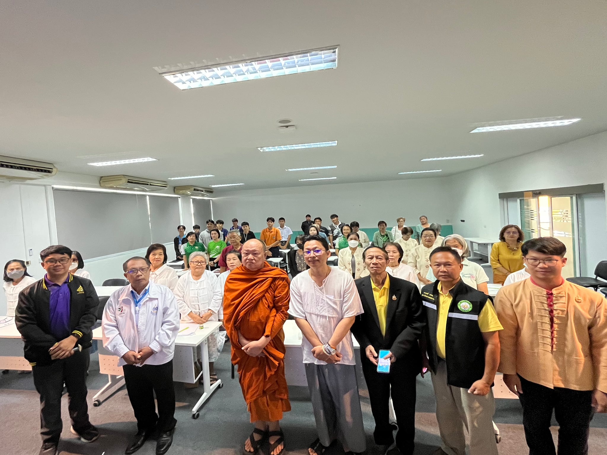 ภาพประกอบ: จัดกิจกรรมอภิปรายองค์ความรู้การใช้ประโยชน์จากพรรณไม้ท้องถิ่น หัวข้อ "ภูมิปัญญาและความเชื่อเกี่ยวกับพืชในประเพณี และพิธีกรรมล้านนา"