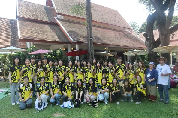 ภาพประกอบ: ร่วมงานวันดา (วันเตรียมงาน) เพื่อร่วมกิจกรรม และทำเครื่องบวงสรวง เครื่องสักการะสำหรับพิธียอสวยไหว้สา พระญามังราย 729 ปี เมืองเชียงใหม่