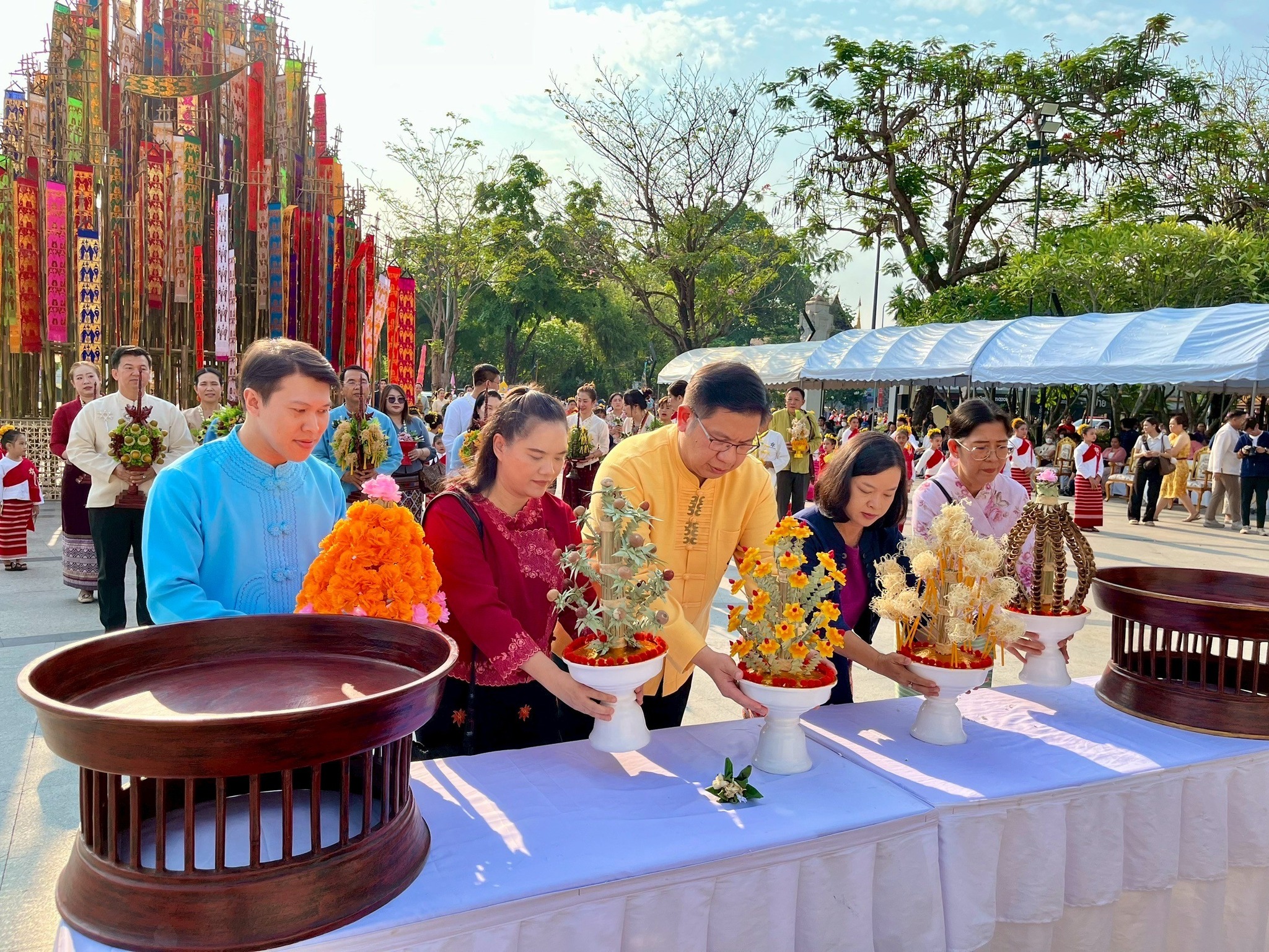 ภาพประกอบ: เข้าร่วมพิธียอสวยไหว้สา พระญามังราย 729 ปี เมืองเชียงใหม่ ประจำปี พ.ศ 2568 พร้อมถวายเครื่องสักการะ