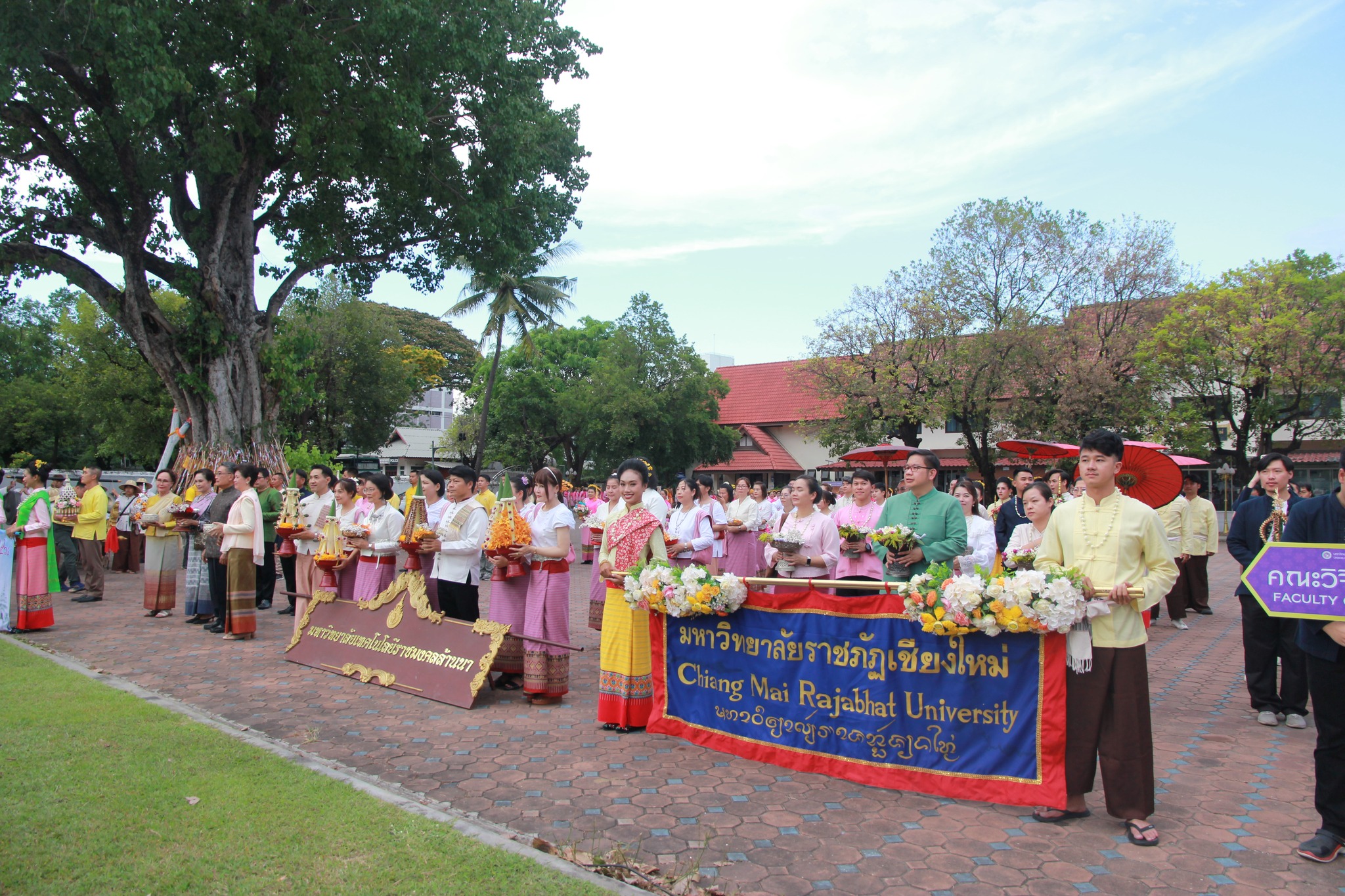 ภาพประกอบ: ร่วมพิธีสักการะกู่เจ้าหลวงเชียงใหม่ ประจำปี 2568 พร้อมถวายเครื่องสักการะและฟ้อนเล็บถวาย