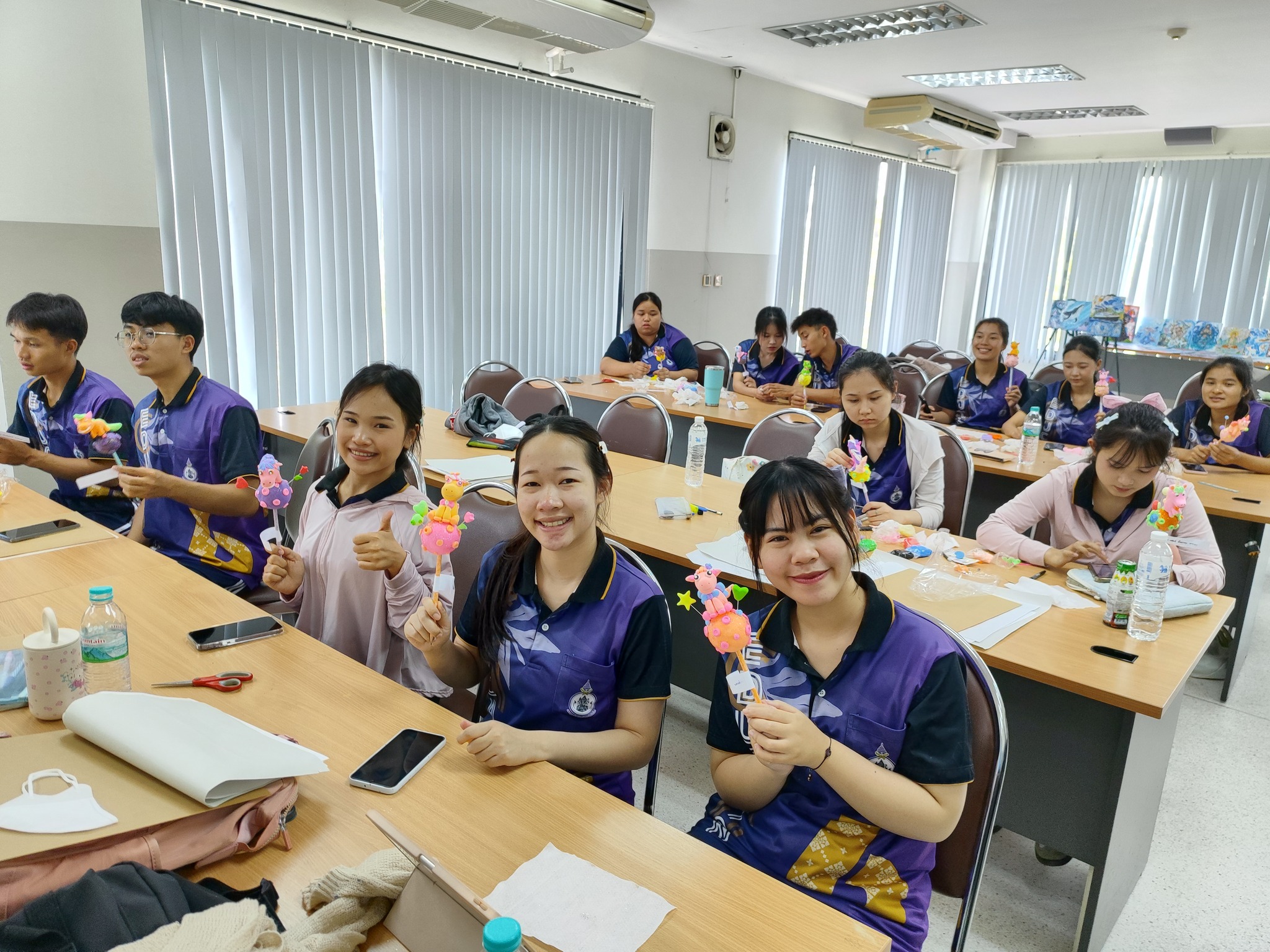 ภาพประกอบ: จัดโครงการพัฒนาตามแนวนโยบาย 1 นักศึกษา 1 ศิลปวัฒนธรรม กิจกรรม “การปั้นดินเบานักษัตร 12 ราศี”