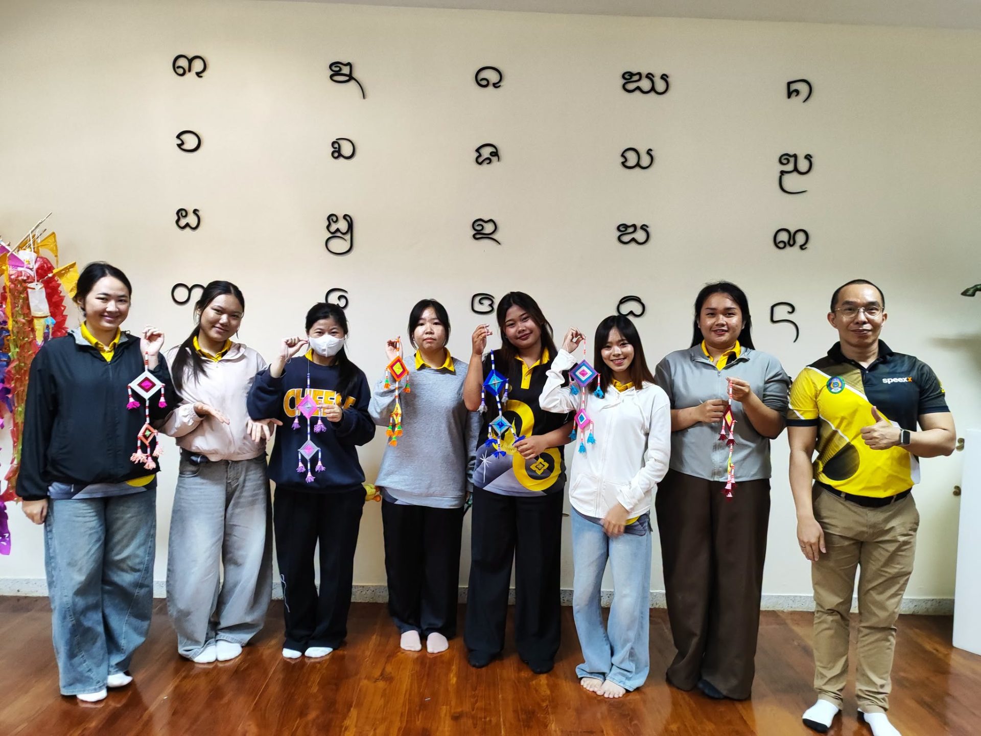สำนักศิลปะและวัฒนธรรม จัดกิจกรรม 'การประดิษฐ์ตุงใย' ส่งเสริม 1 นักศึกษา 1 ศิลปวัฒนธรรม อนุรักษ์ล้านนา